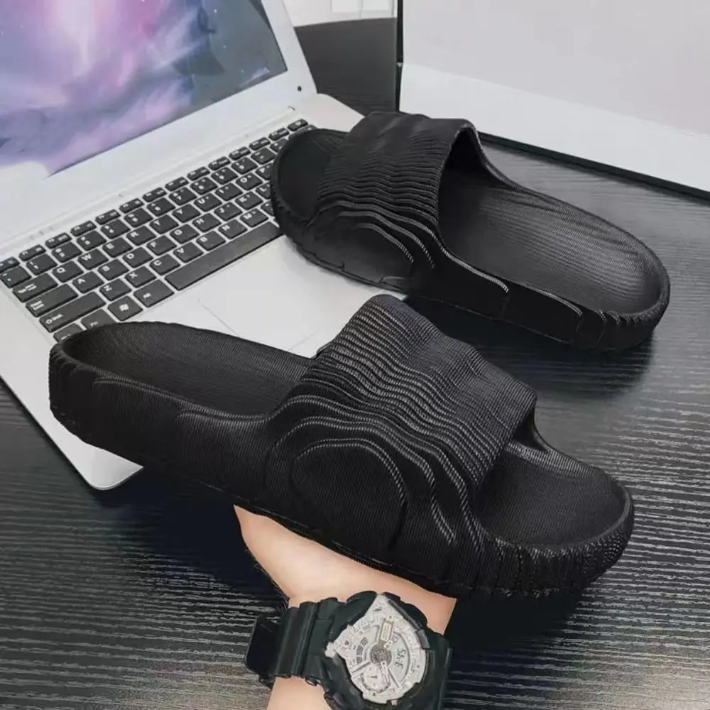 منصة بسيطة الشرائح الصنادل المضادة للانزلاق PVC سميكة سوليد النعال بحر أحذية النعال غير رسمية النساء الرجال الحمام