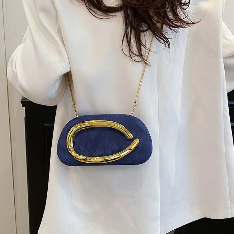 

Fashionable Women's Crossbody-Bag Made Of Fine Leather Boasting Trendy Famous Lasting Daily Look​