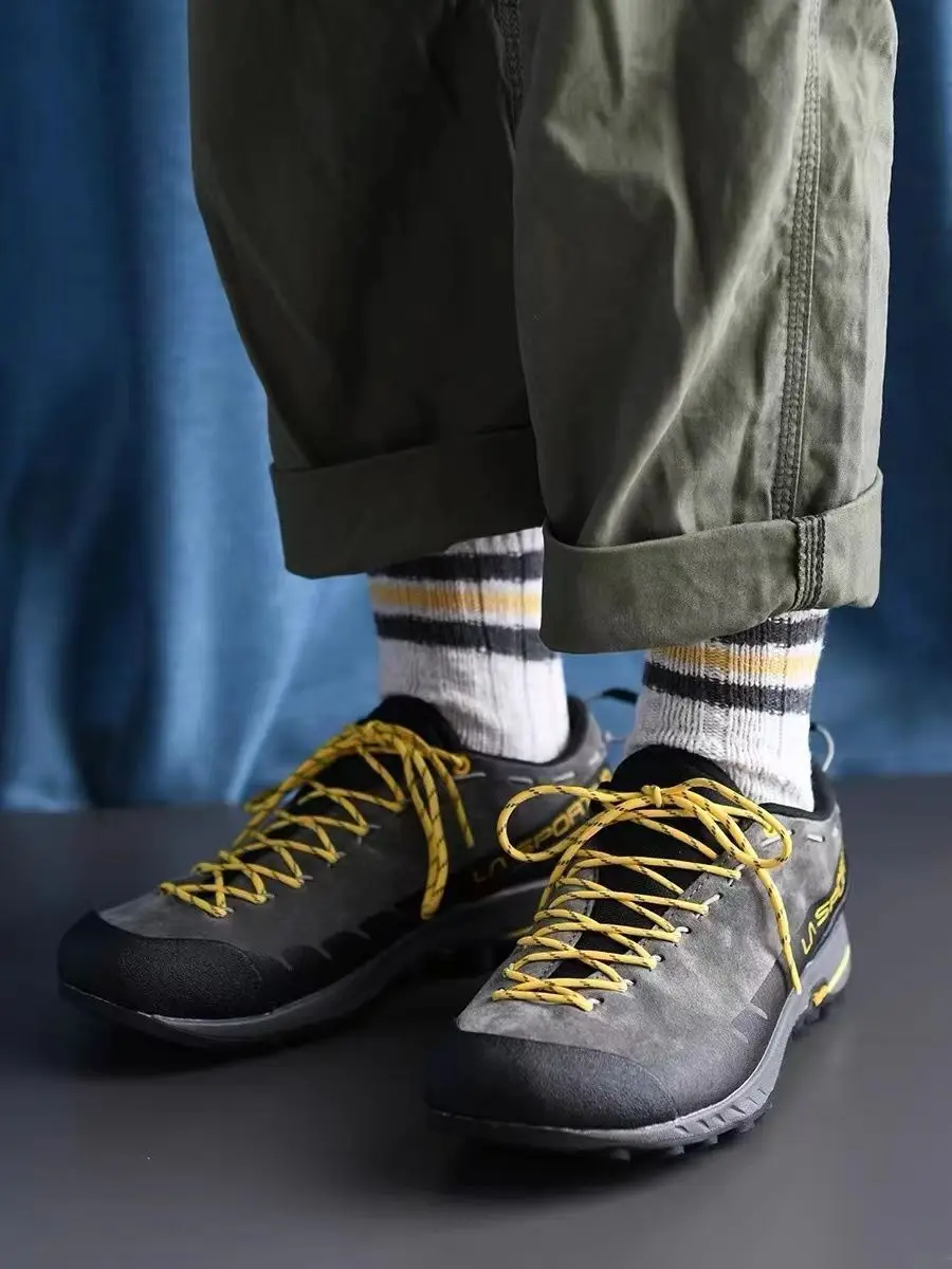 Summer lightweight high quality casual fashion shoes Sports running shoes Couple models Breathable and comfortable