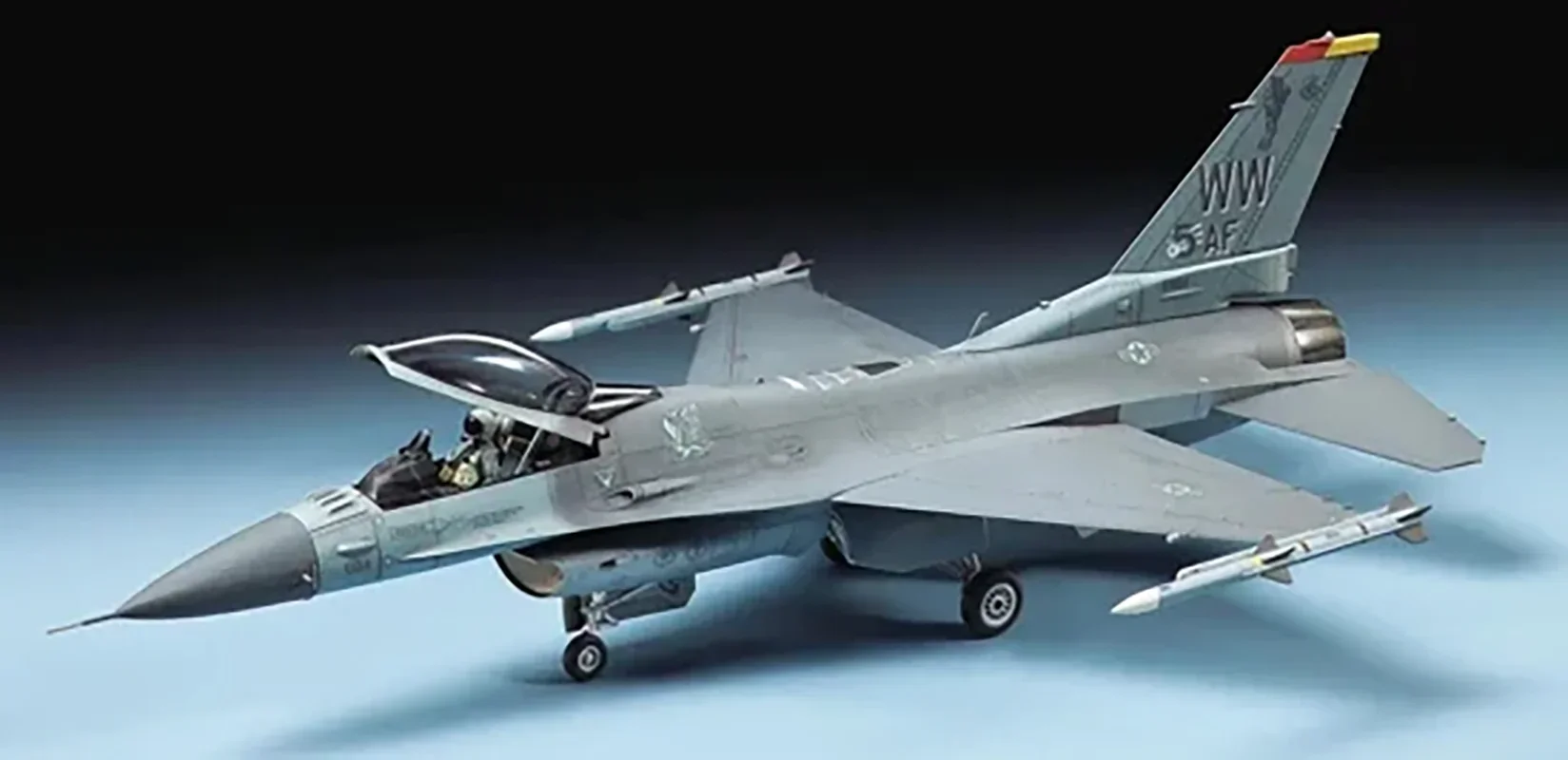 

Tamiya 60786 Hobby DIY Assembly Model Kit: U.S. Lockheed Martin F-16CJ Block 50 Fighting Falcon