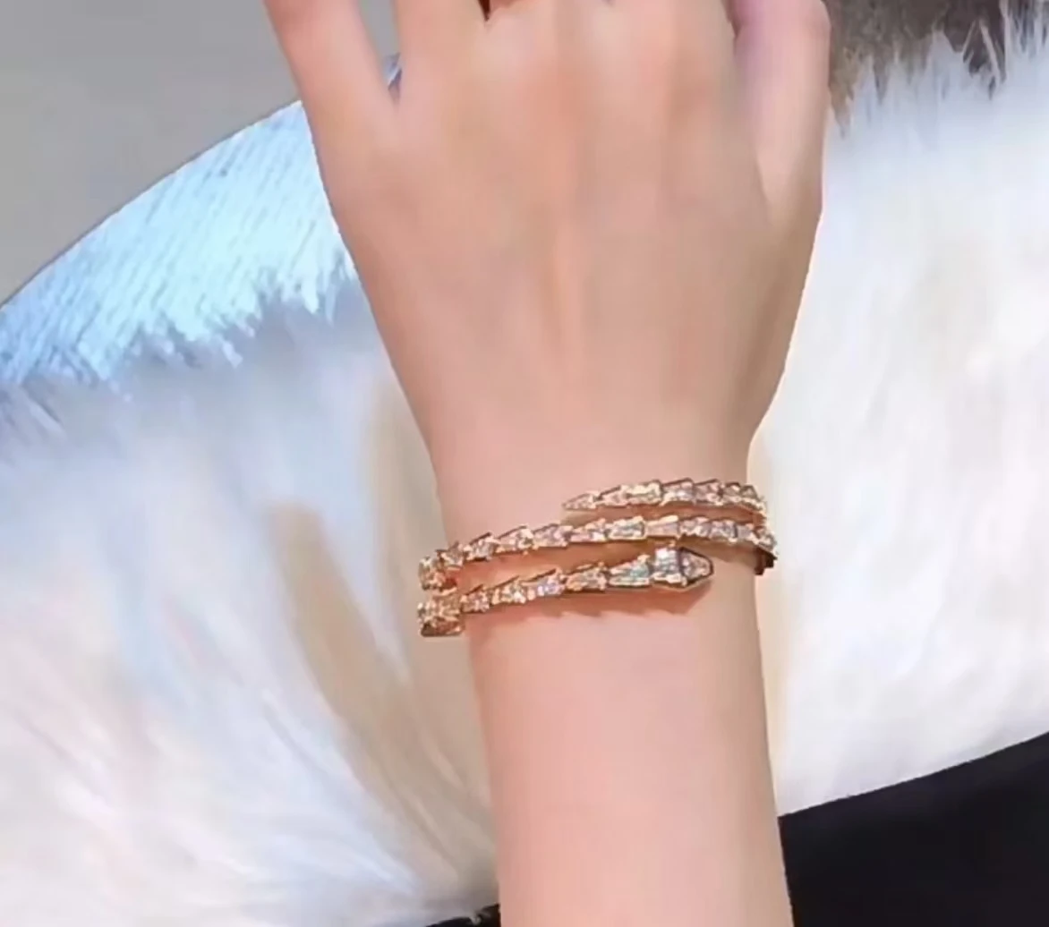 

Solid silver S925 women's jewelry wrapped around snake shaped wristbands for luxurious banquet wear and gift giving BV