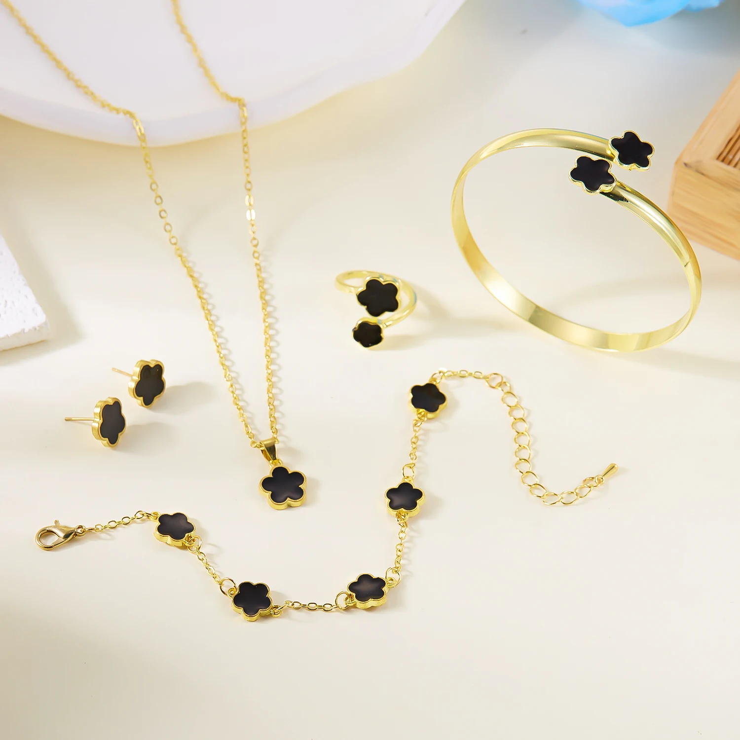 5 قطع خمس أوراق زهرة مزيج مجموعة مجوهرات للنساء حسن الحظ أقراط الطوق قلادة سوار الإسورة مجوهرات الحفلات اليومية