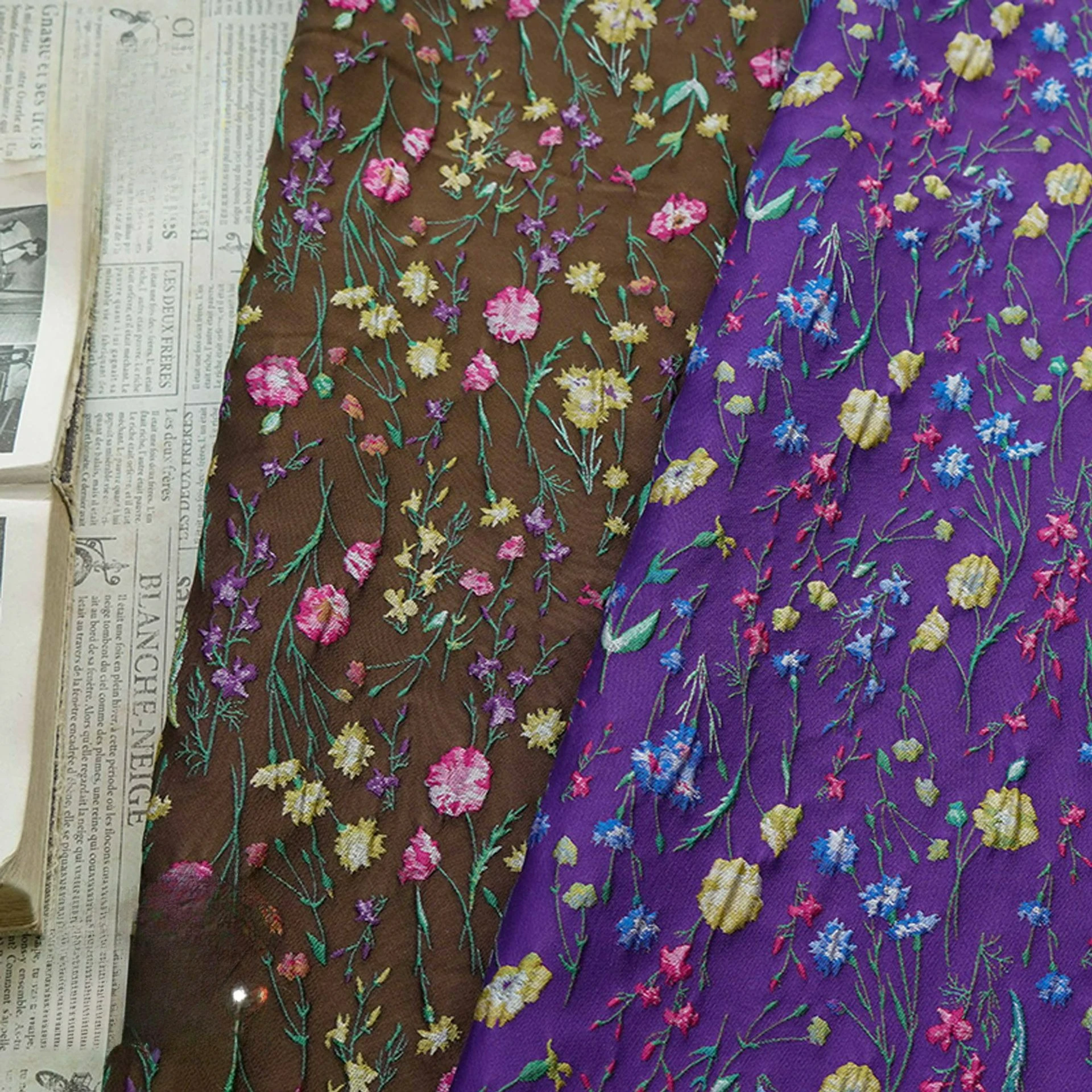 

Pastoral Embossed Floral Yarn Dyed Jacquard Fabric for Women's Dress Vest Apparel Sofa Throw Pillows Decorative Sewing Fabric