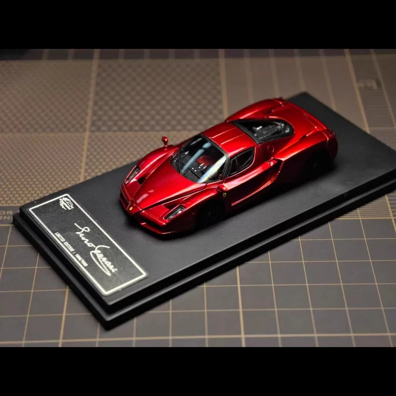 

Модель King 1:64 Enzo Metallic Red Limited 1999 Литая под давлением модель автомобиля