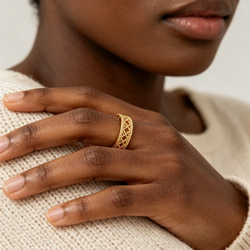 18K vergoldetes, hohles, geometrisches 4-teiliges Schmuckset für Damen, luxuriöse Kreis-Halskette, Armband, Ohrringe, Ring, Hochzeits- und Alltagsschmuck, Geschenk – Detail 5