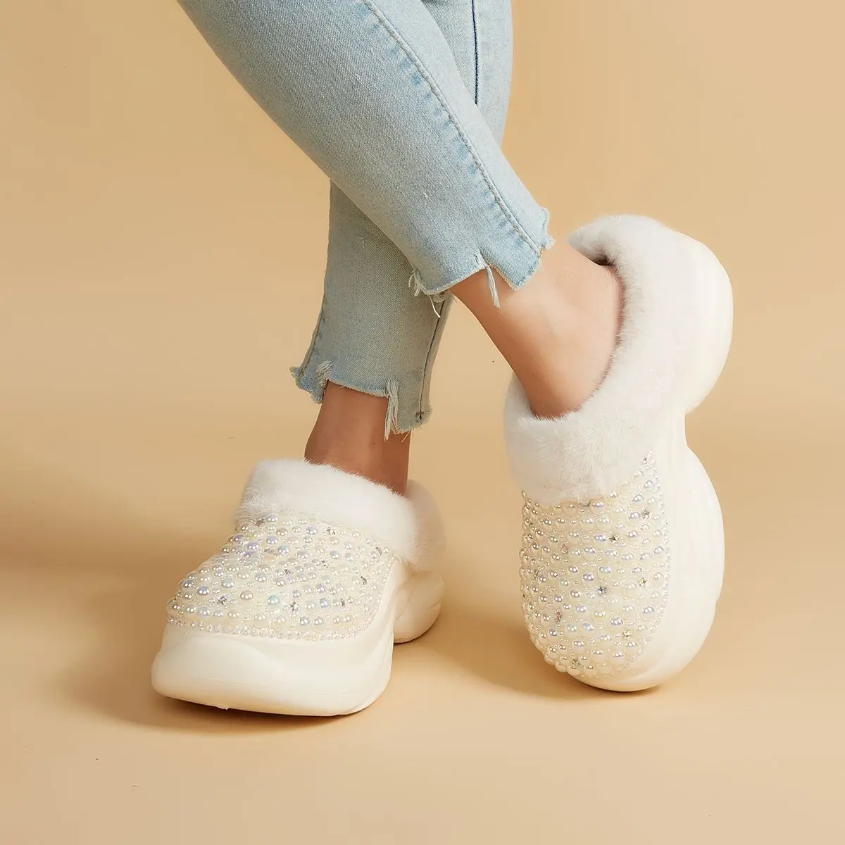 Rhinestone Pearl Clogs Slippers Warm Plush Fur Inner Winter Boots Home Warming Shoes EVA Lightweight and Plush Thick Slippers