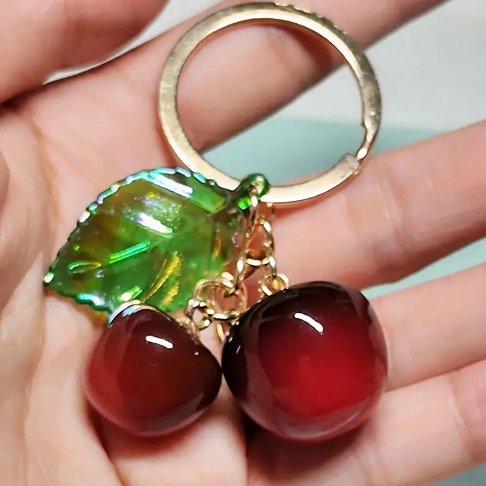 LLavero de fruta roja, llavero con colgante de cereza vibrante, llavero con dijes de fruta, llavero de cereza dulce para teléfono, monedero, llaves de coche