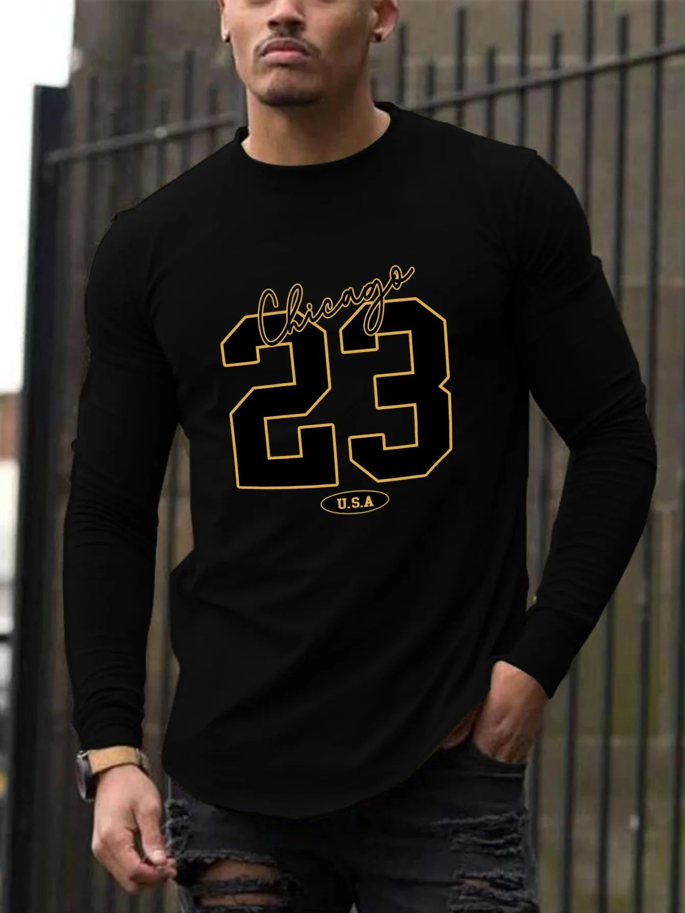 The new men's long-sleeved T-shirt for Spring and Autumn 2025 features a casual and comfortable 3D letter print on the street