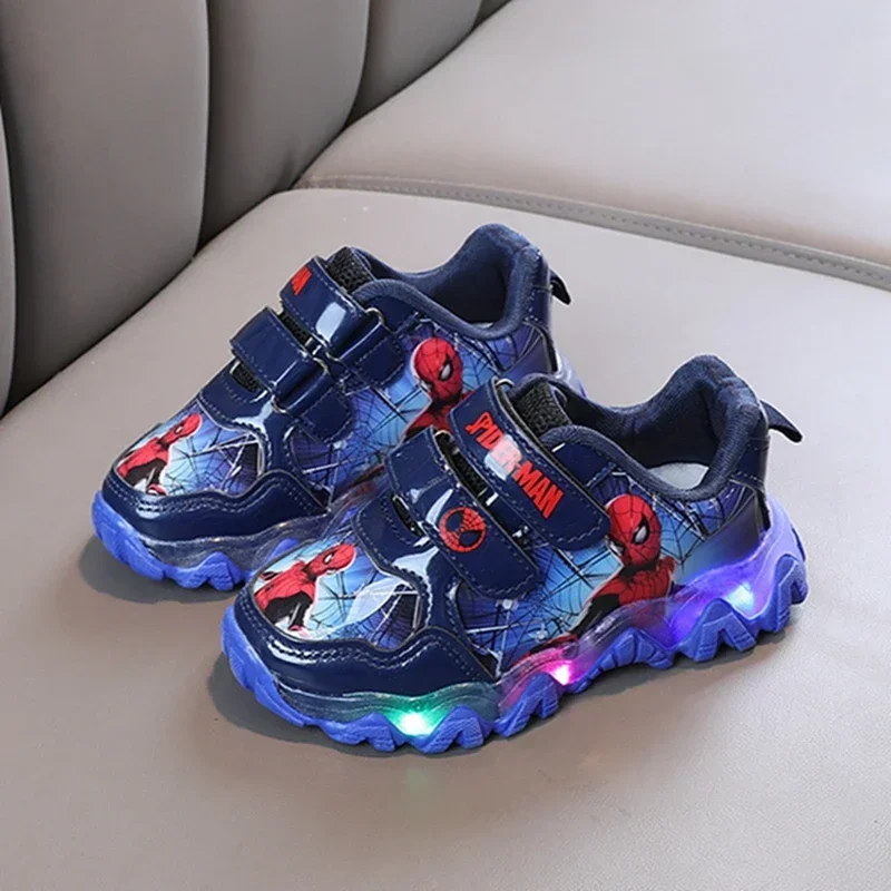 Nuove scarpe luminose a Led per ragazze bambini ragazzi scarpe da ginnastica Casual bambini Disney Spiderman Cartoon scarpe sportive da corsa