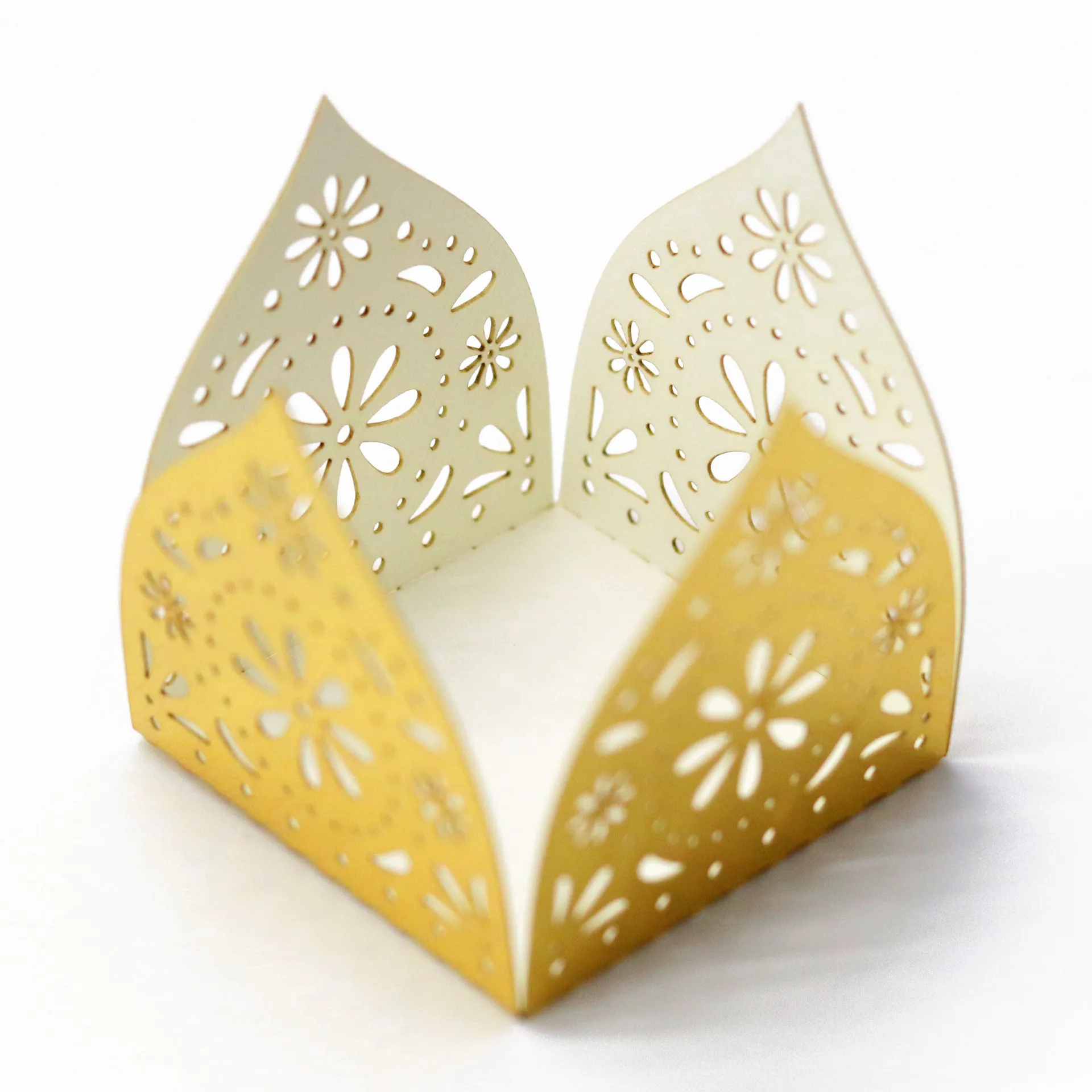 

50Pcs Elegant Hollow Candy Boxes Lace Edged Chocolate Holders Decorative Wedding Party Birthday Truffle Wrappers Paper Liners