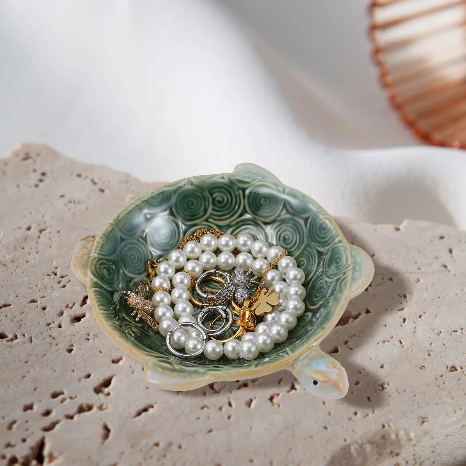 

Керамический поднос для украшений с рисунком черепахи, гладкая глазурованная поверхность, подставка для ювелирных изделий на рабочий стол, туалетный столик, декоративный органайзер