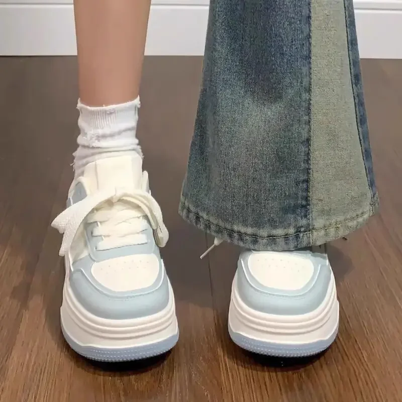 

2023 весенне-осенние женские белые кроссовки с кожаным верхом на толстой подошве, универсальные повседневные туфли в корейском стиле с пышными лофетами, хит продаж