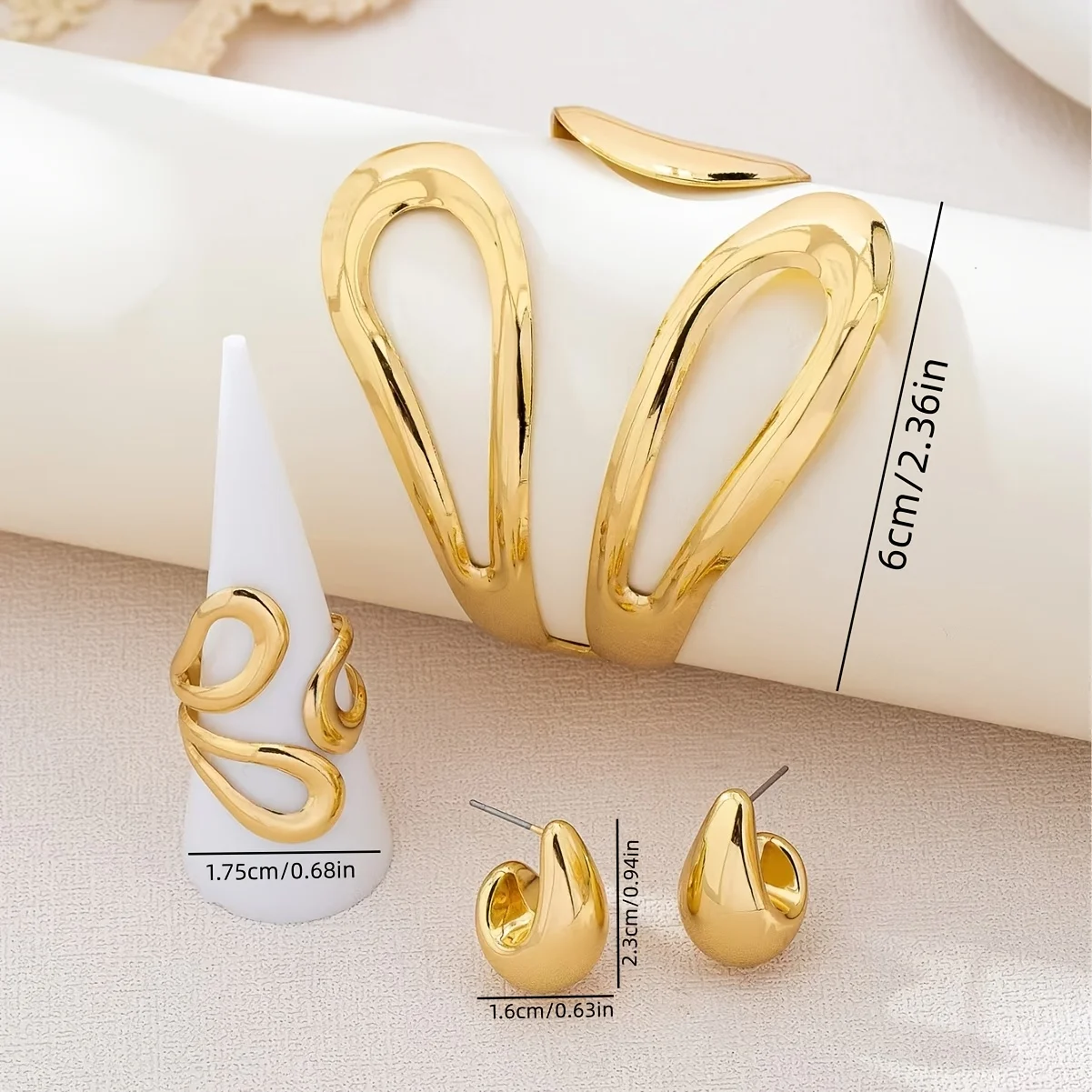 Fashionable retro style surround fish tail shaped bracelet ring earring set suitable for women's banquets or personal wear