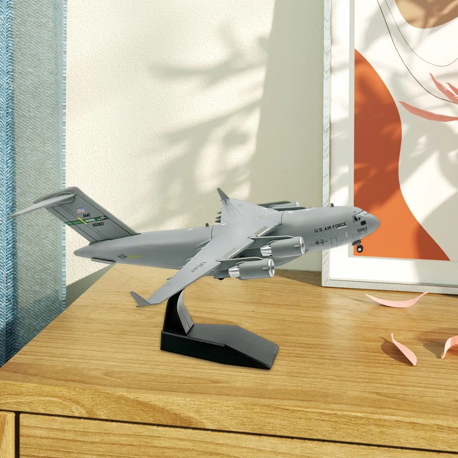 Alloy 1/200 C17 Airplane Diecast Model Desktop Decoration Gift Collectables with Base for Cafe Living Room Shelf Office Bedroom