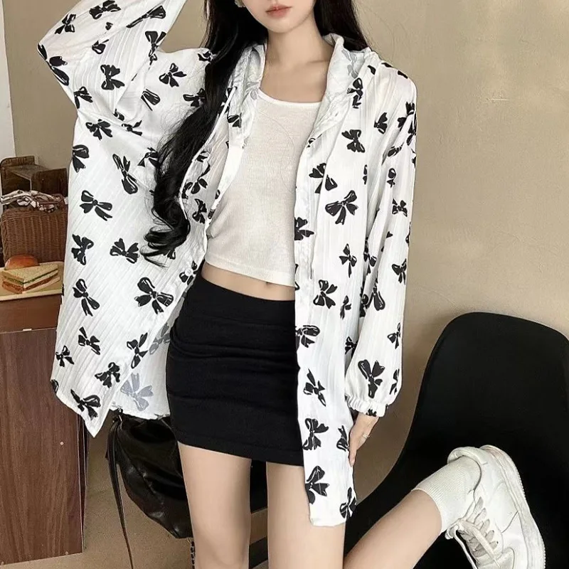 2024 New Summer Age Reducing Sweet and Fashionable Butterfly Print Loose Leisure Long Sleeved Sunscreen Drawstring Hooded Coat