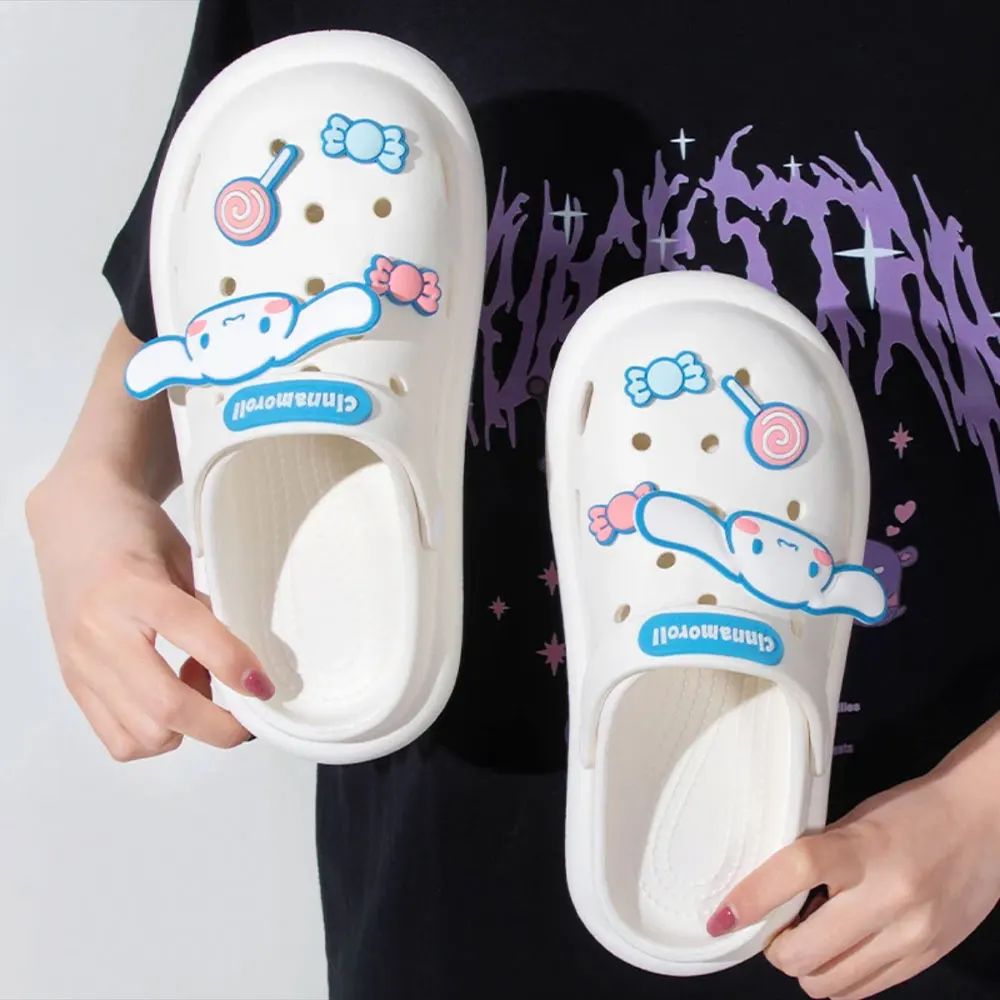 Cinnamoroll buty na plażę śliczne HelloKitty Kuromi kapcie pantofle antypoślizgowe domowe buty damskie letnie klapki dziewczyny prezenty 2024