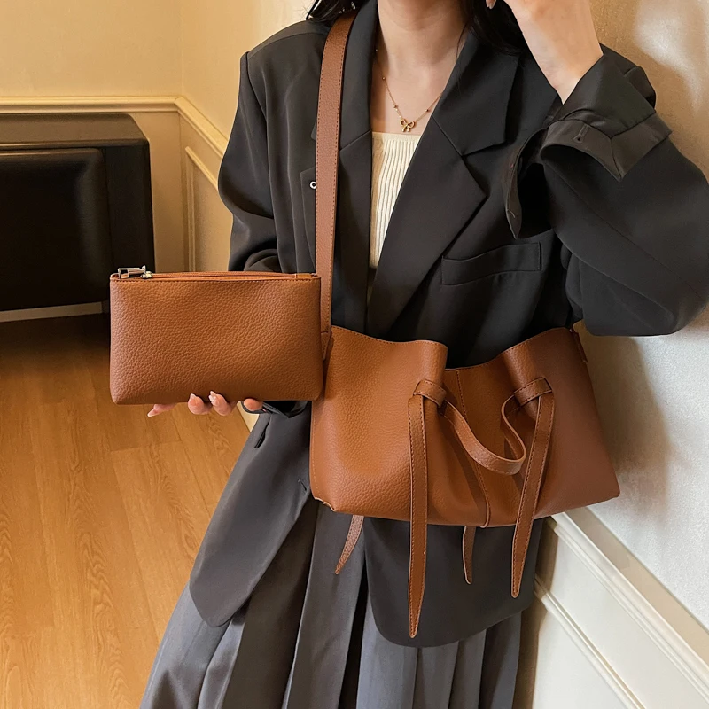 حقيبة كتف نسائية ذات سعة كبيرة من جلد البولي يوريثان 2025 حقيبة كروس كبيرة شتوية فاخرة مصممة حقائب يد نسائية ذات علامة تجارية