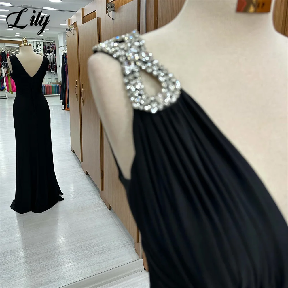 Lily Simple Black Prom Dress With Pleats Deep V-Neck Evening Dress Crystal Tank Beach Satin Party Dress Open Back فساتين السهرة