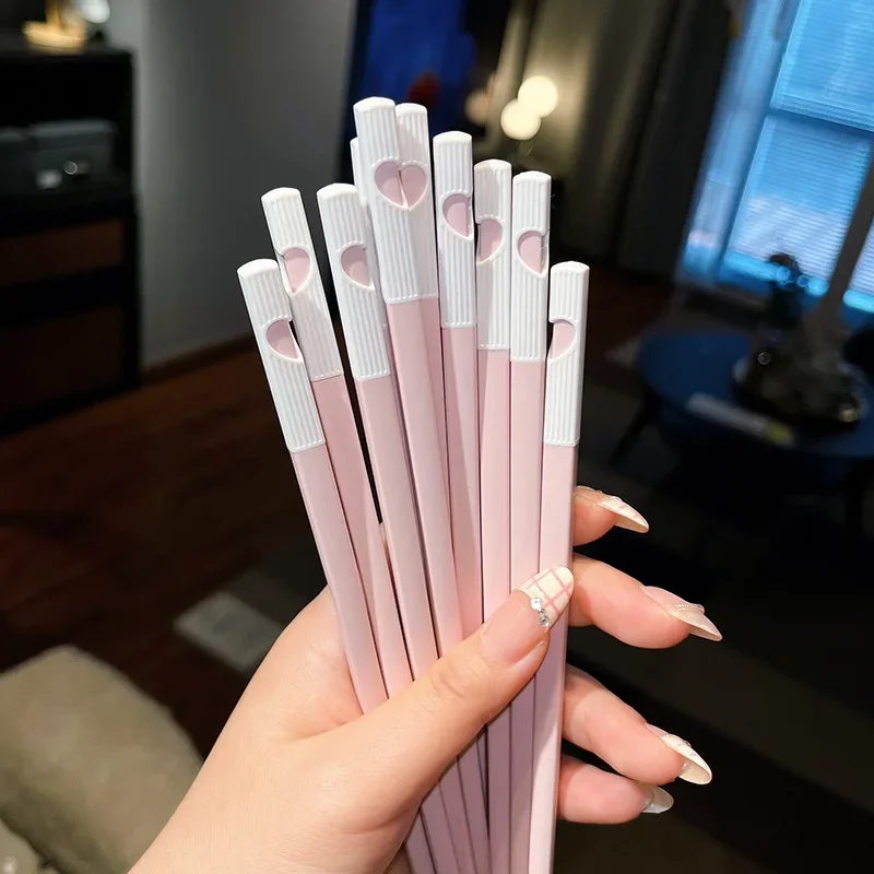 5 Pairs Cute Heart Japanese Chinese Chopsticks Sushi Non-slip Sticks Reusable Korean Chopsticks Set Healthy Alloy Tableware Set view 4