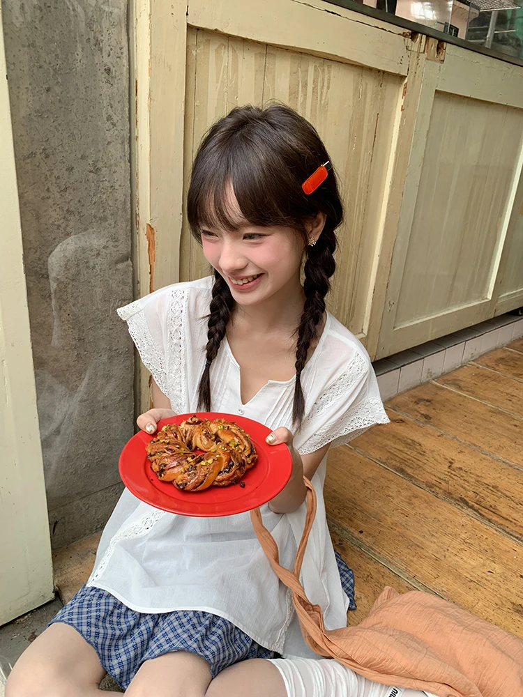 

Белая свободная женская блузка в корейском стиле с V-образным вырезом и коротким рукавом, повседневный топ, летняя новинка, микс брендов, для офиса и повседневной носки