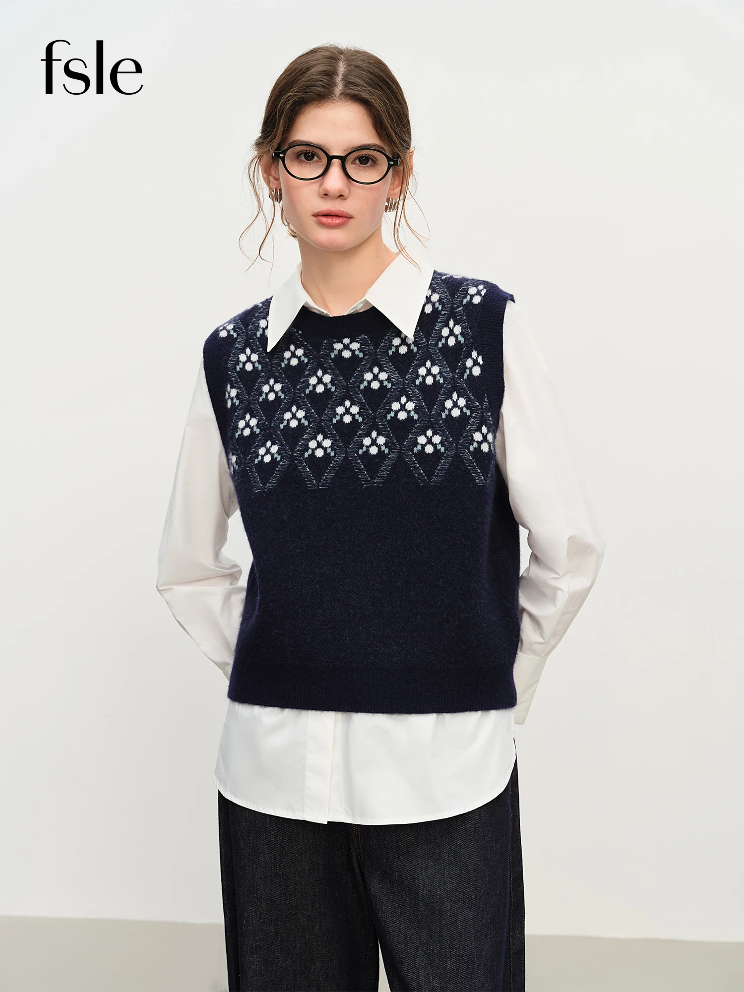 

FSLE Navy Blue Round Neck Color Block Vest for Women Winter 2025 New Arrivals, Slimming Effect Commuting Wear Versatile