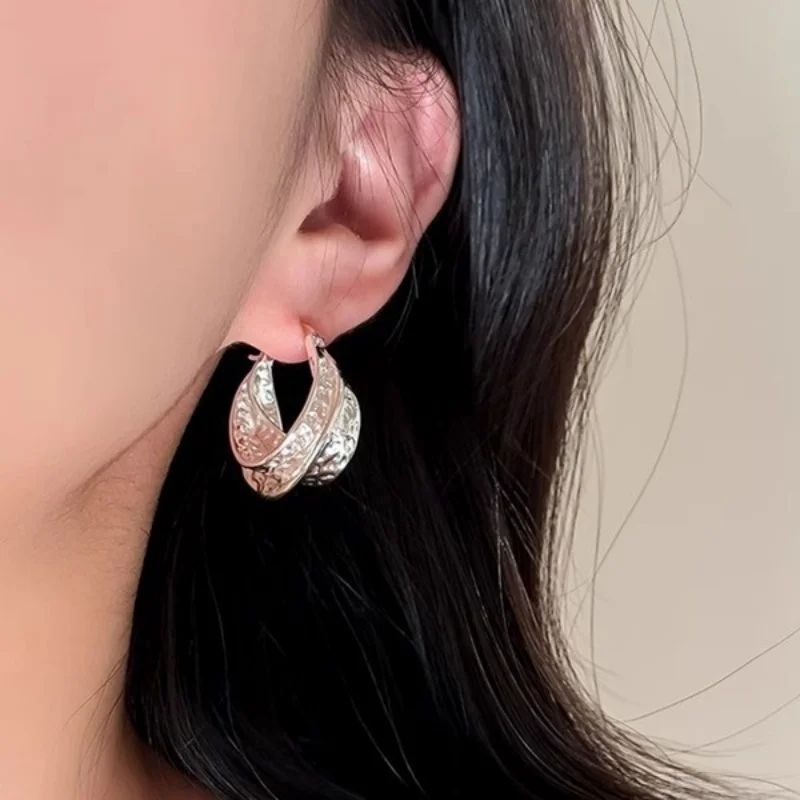 New Trendy French Retro Ins Style Unique Pleated Texture Ear Studs Fashion Design Women S Earrings Date Matching Jewelry