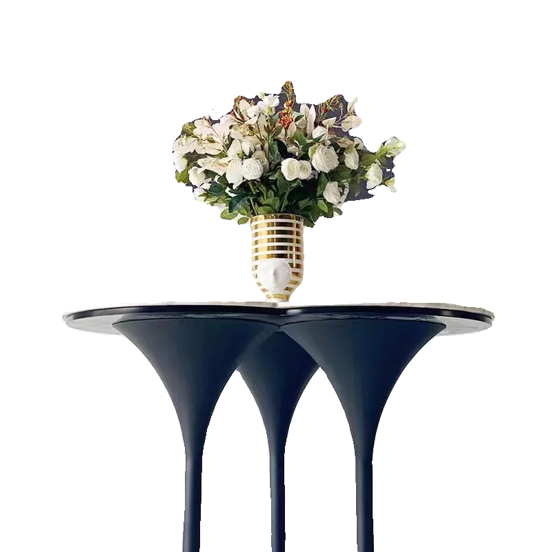 

Designer's new petal clover tripod coffee table, courtyard outdoor cafe casual tea table household triangular table