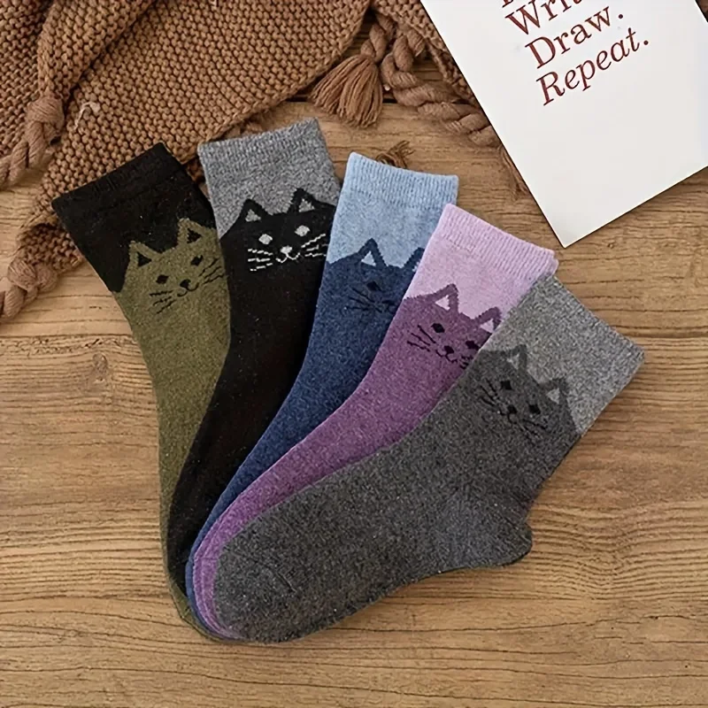 

5 pairs of autumn and winter cat patterned short socks, suitable for casual indoor and outdoor wear, women's style
