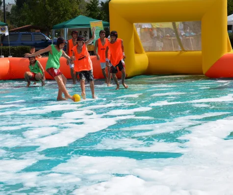 工場カスタマイズ 商業レンタル インフレータブルフットボールプレイグラウンド、インフレータブルサッカー場、インフレータブルソープフットボール場