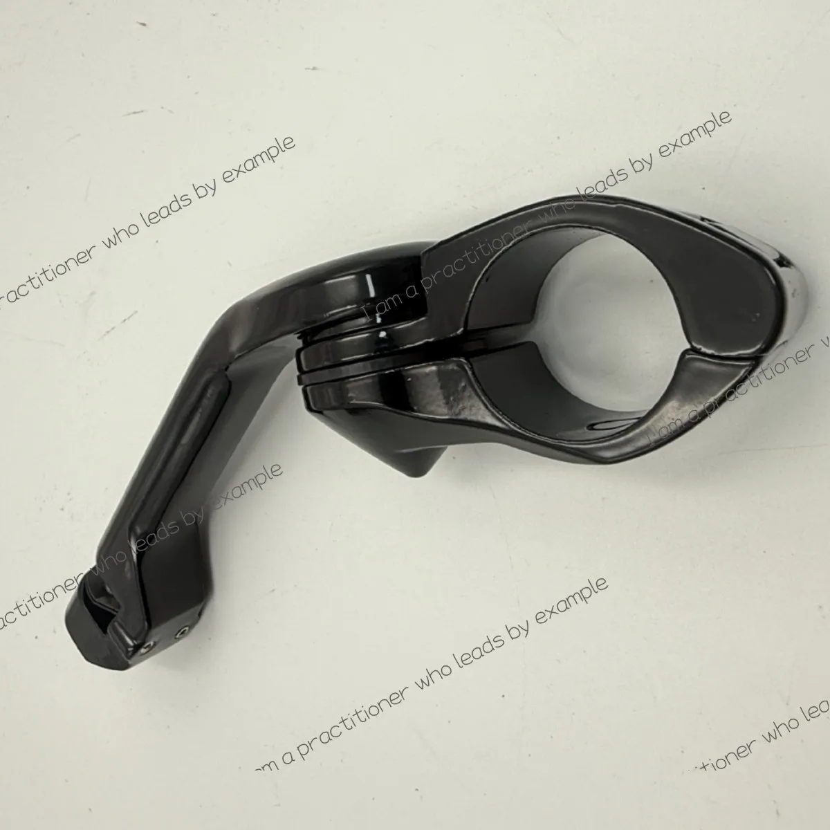 

Motorcycle pedal bracket is suitable for Harley series 32mm new pedal bracket bright black long foot bracket