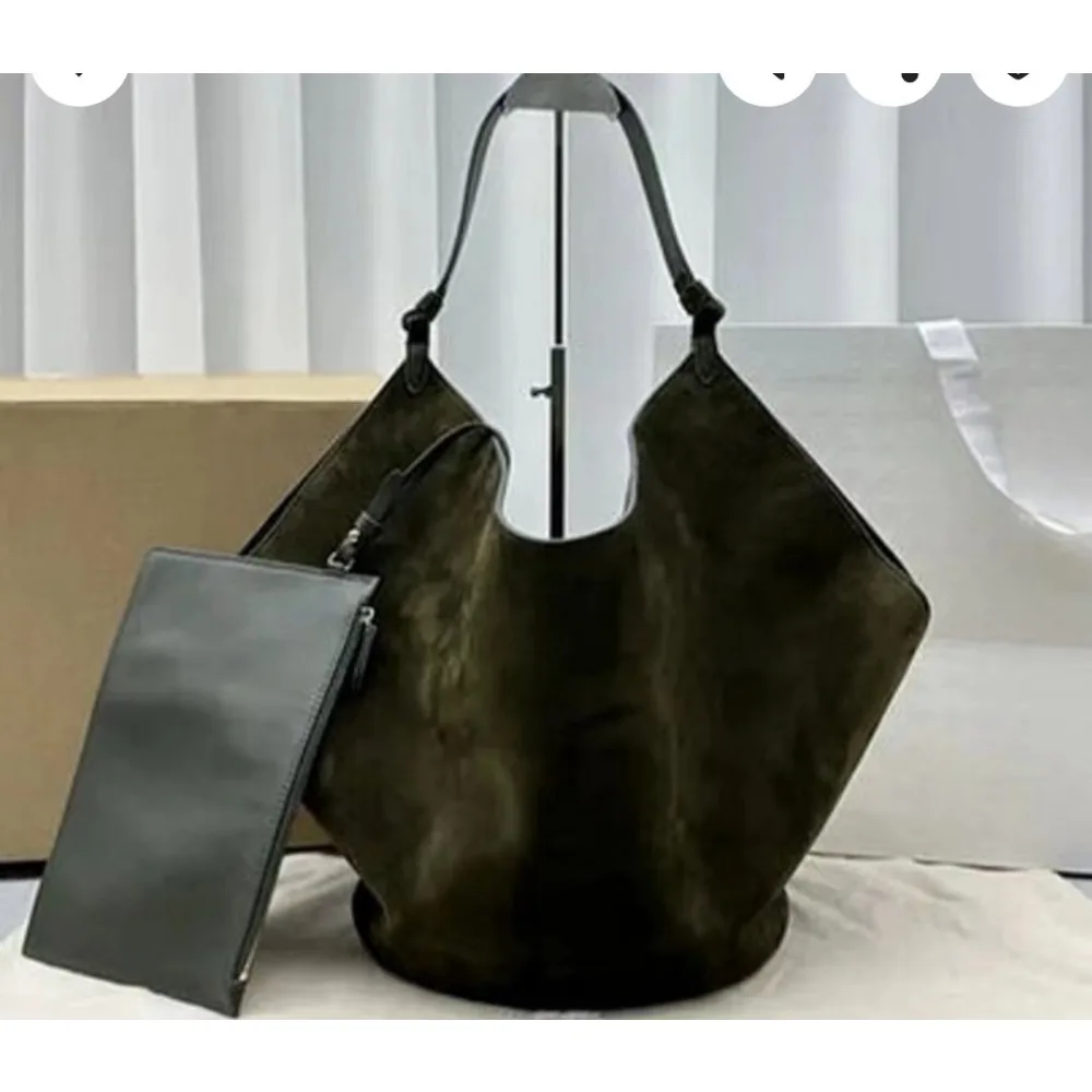 

Suede Bucket Bag Light Luxury Simple Underarm Shoulder Bag Commuting Fashion Versatile Handbag Tote Bag Women Large Capacity