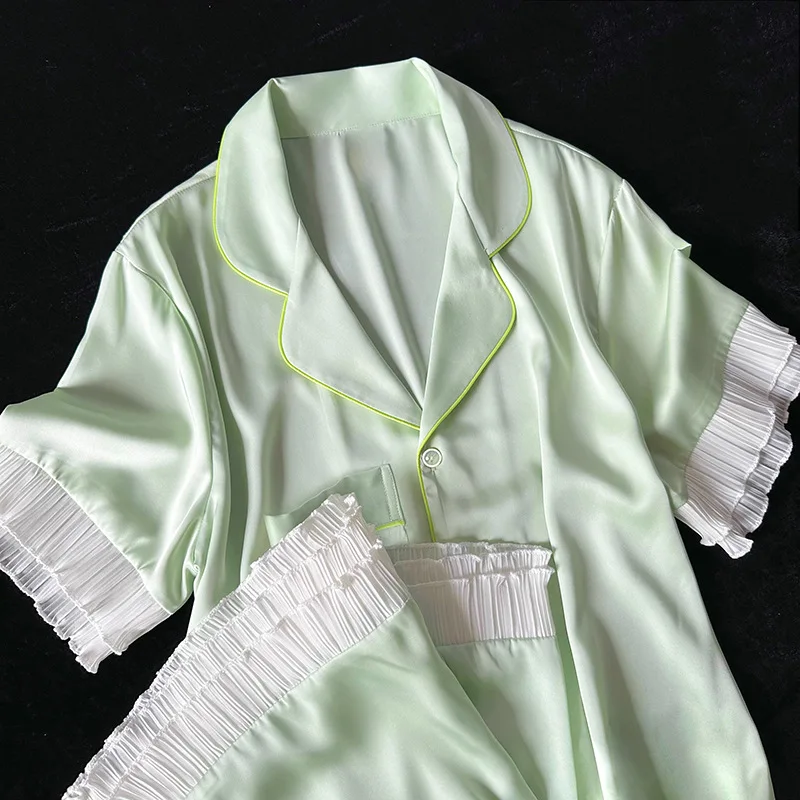 Neuer Stil Eisseide Grüner Früchte-Pyjama für Damen Elegantes Kurzarm-Shirt und Shorts Leicht und Süß Sommer-Hauskleidung