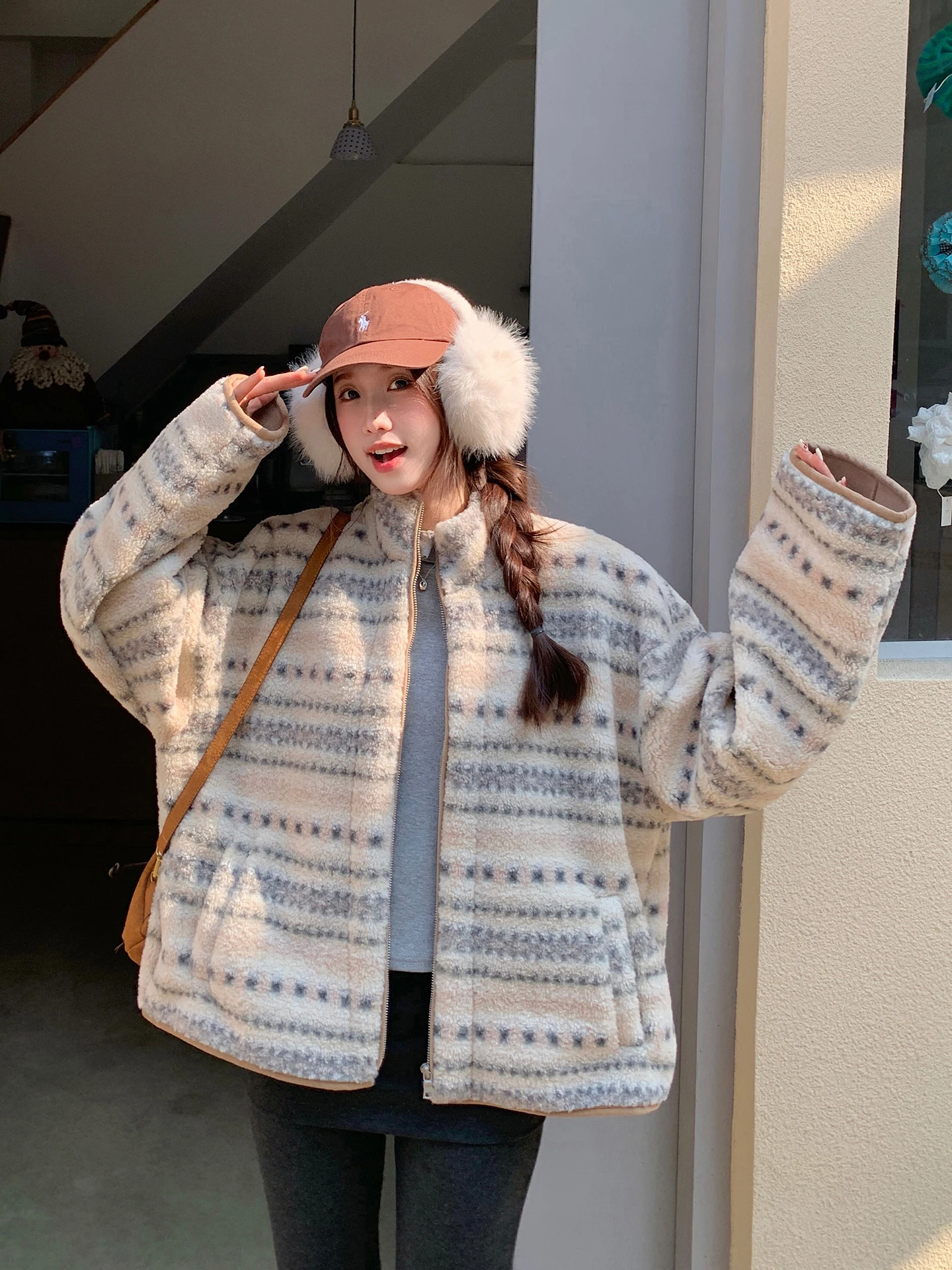 Casaco Feminino de Couro Sintético Estilo Retrô Nórdico com Gola Alta, Quente, em Fibra de Poliéster, Comprimento Longo, com Zíper