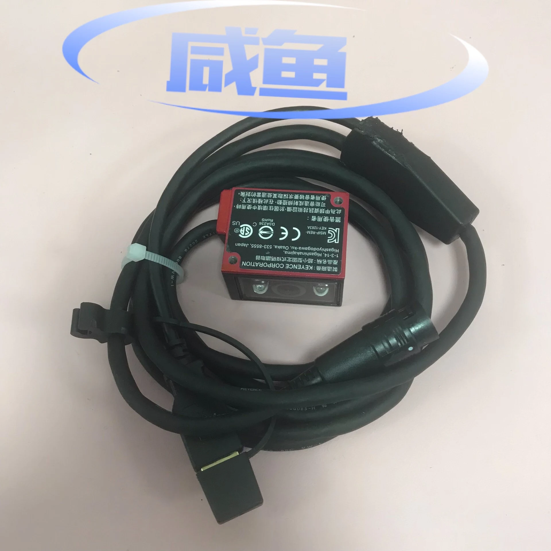 Physical picture KEYENCE barcode reader SR-700
