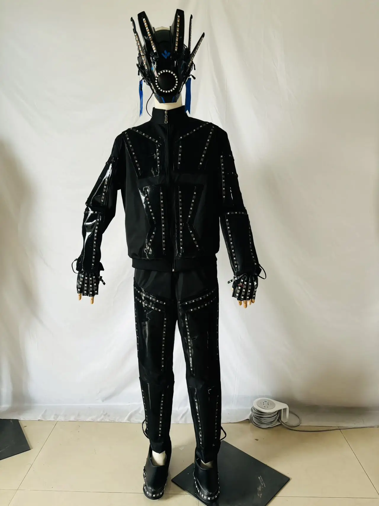 Multi-modes LED Robot Shiny Dramatic Robot for Men Night Club Dancing Stage Performance Costume