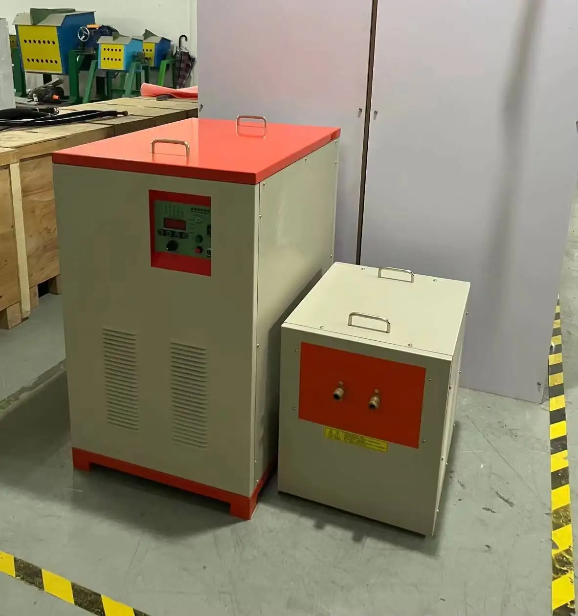 

Среднечастотное индукционное нагревательное оборудование мощностью 90-100 кВт с печью на 150-200 кг