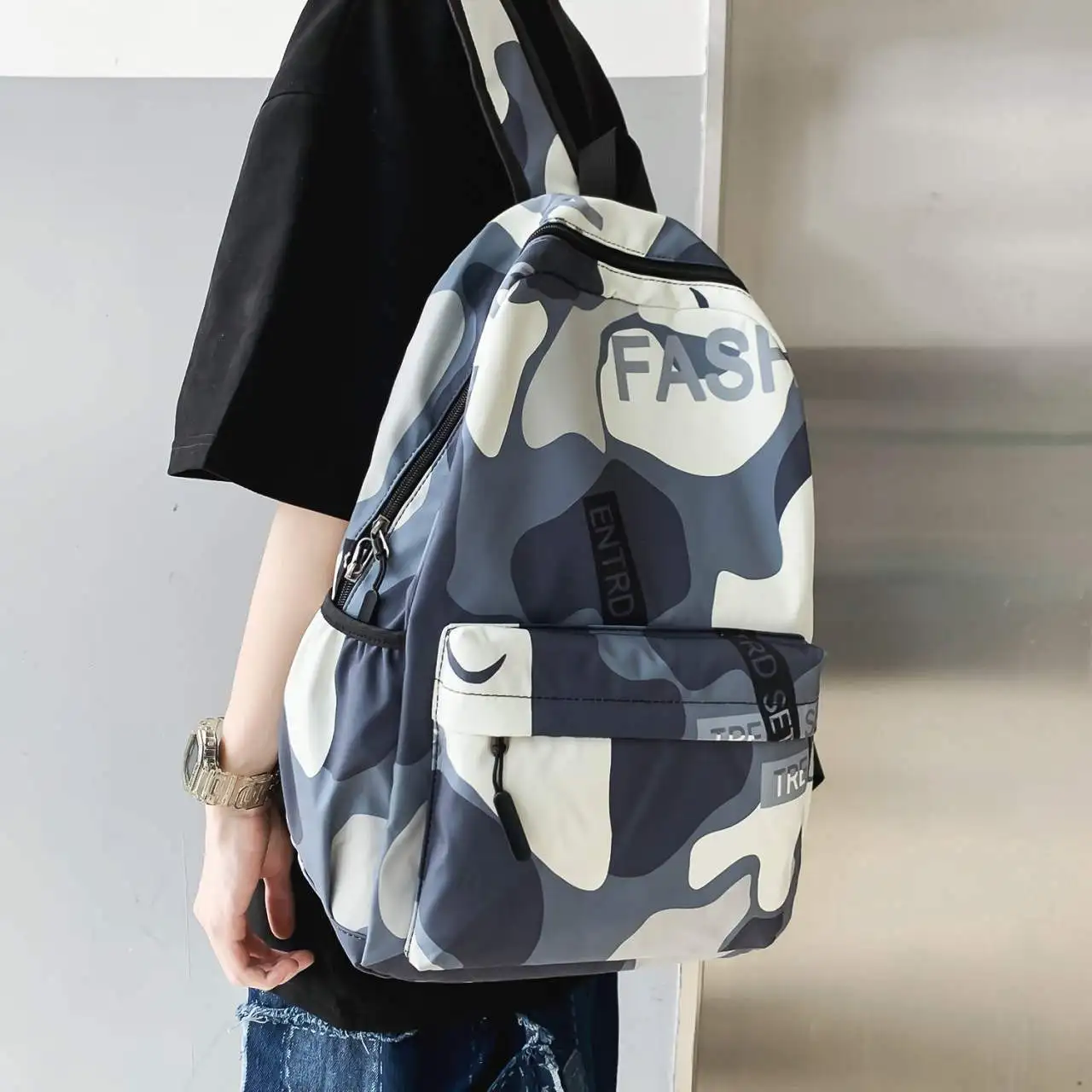 

Ultra-Lightweight Large Capacity Backpack Casual Unisex School Bag Women's Fashionable Dual-Shoulder Bag Campus Style