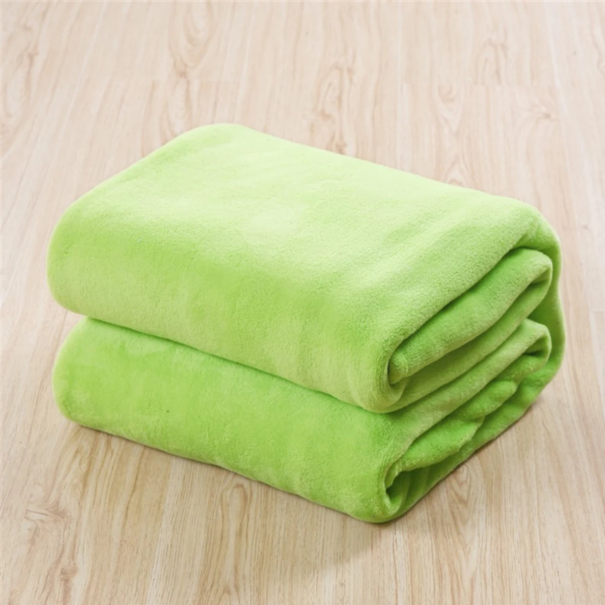 بطانية صوف الفانيلا الناعمة بلون واحد معزولة حراريًا للتخييم في الشتاء والمشي لمسافات طويلة في الهواء الطلق للاستخدام الداخلي غطاء دافئ