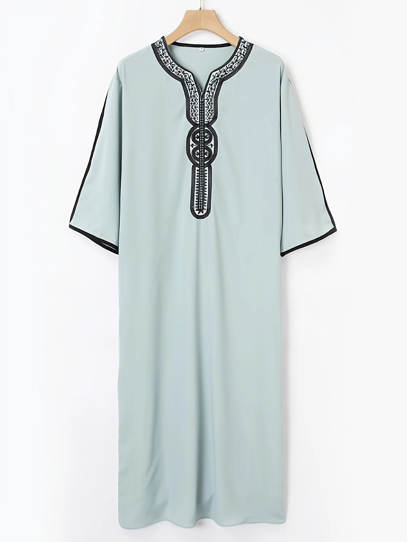 Incontro delle vestaglie con scollo a V del Medio Oriente e goditi la bellezza della cultura e della moda