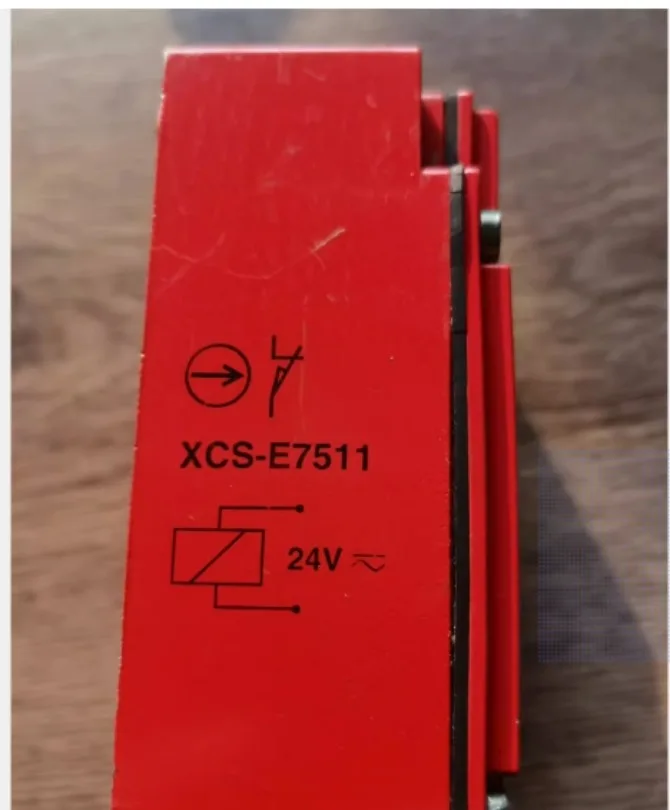 XCSE7511 Safety switches XCS, metal XCSE, 2NC + 1 NO, slow break, 2 entries tapped Pg 13, 24 V