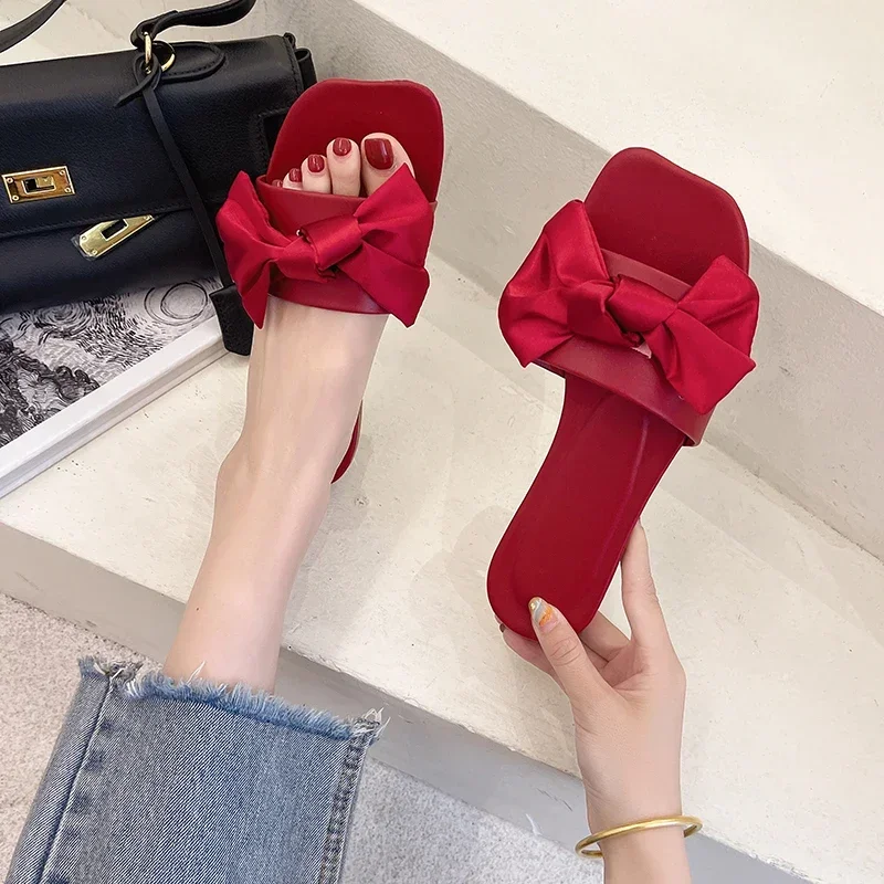 

Женские модные тенденции Удобные теплые пушистые тапочки на плоской подошве