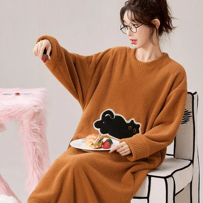 Autumn/Winter 24 New Girly Style Women Gown Thickened Lengthened Flannel Can Be Worn Outside The Sweet Style Pajamas Simple Warm