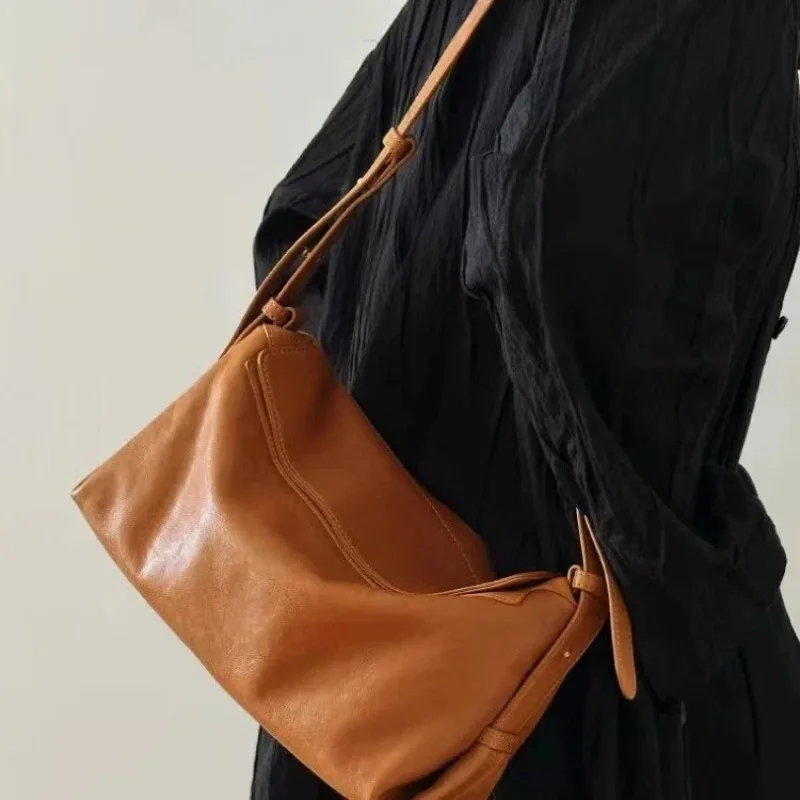 

2025 New Bags, Tree Milk Boxes, Vegetable Tanned Leather Large Capacity Shoulder Bags, Crossbody Pillow Bags