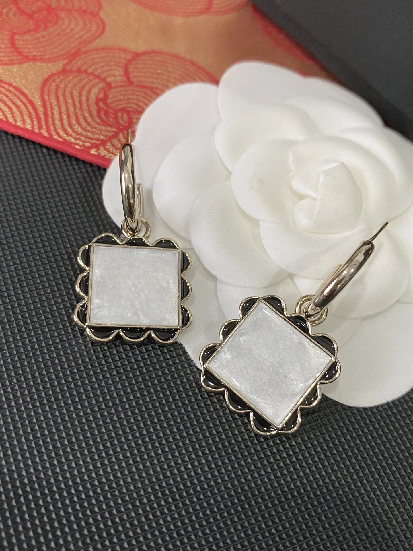 

Fashion exquisite trend European square earrings