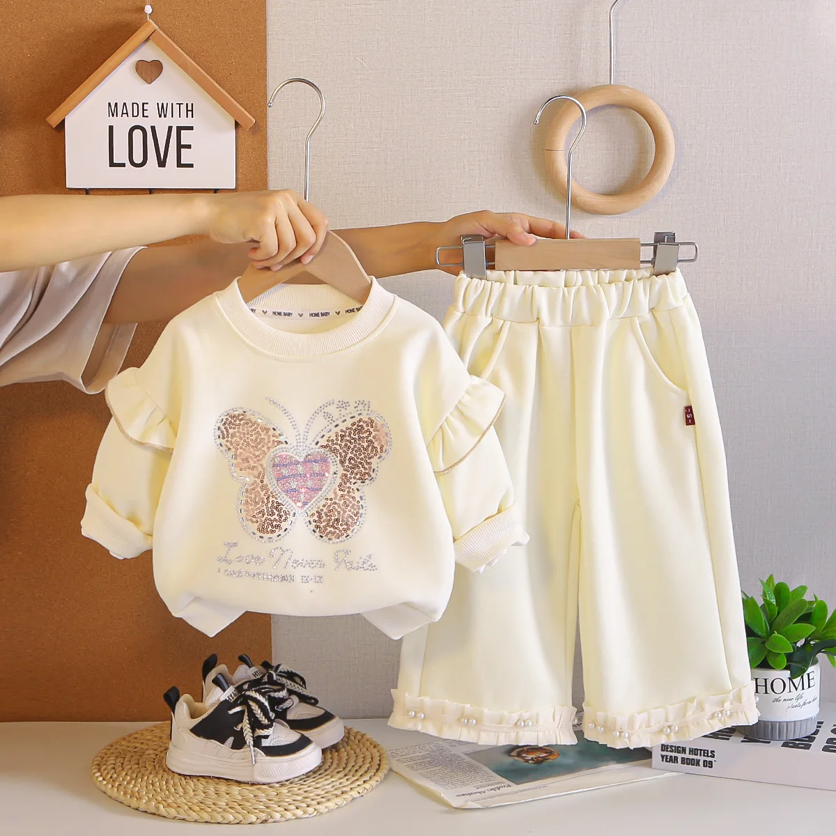 1-5T Baby Girl Spring Clothes Toddler Girls Cute Butterfly Hot Diamond Long Sleeve Pullover Sweatershirt and Pants 2PCS Outfits