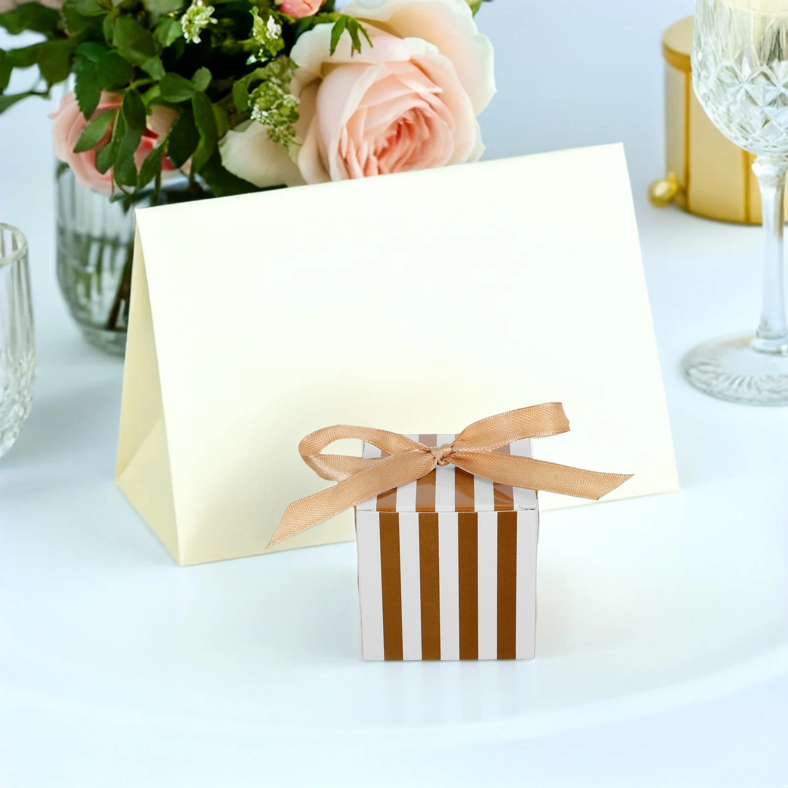 

30Pcs Candy Paper Boxes Striped Square Design Easy Assembly Treat Containers for Wedding Party Favors Chocolate Macarons Storage