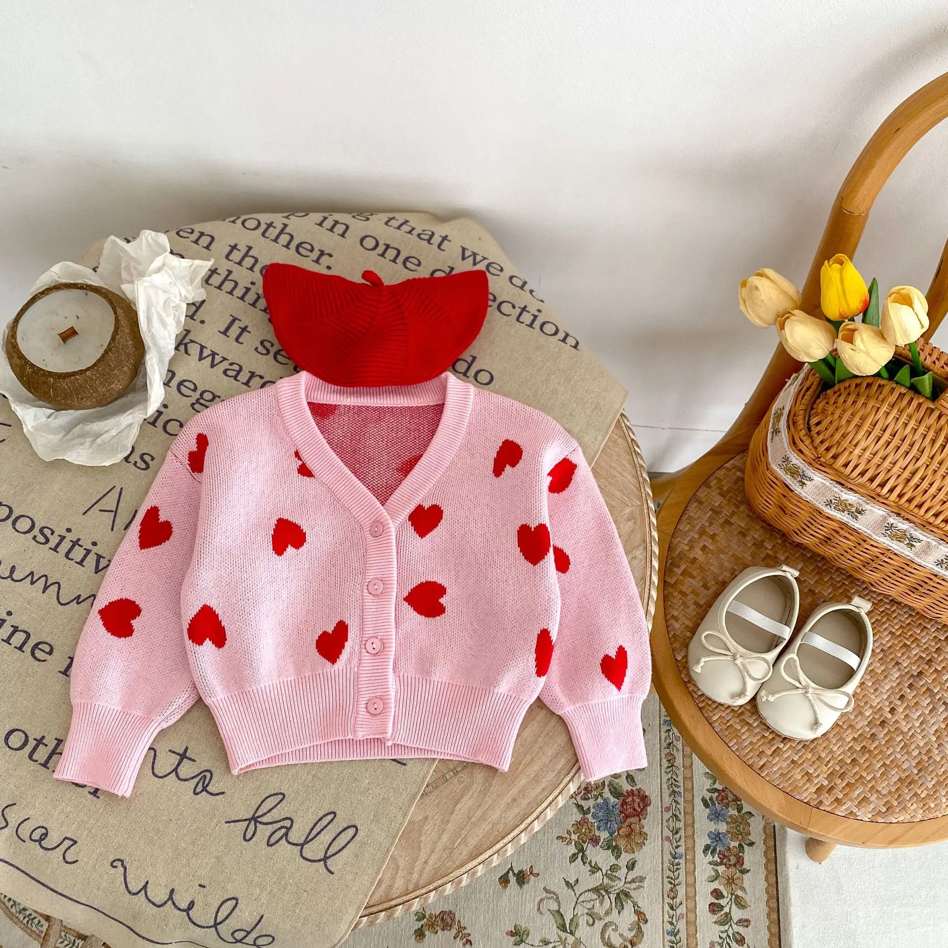 

New baby clothes for spring and autumn, 0-3 years old baby girl, pink heart-shaped big V-neck knitted jacket