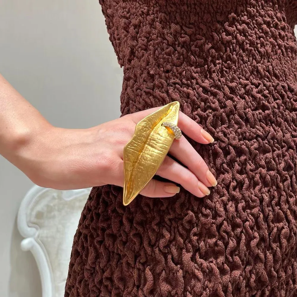 Übertriebener offener Ring im Barock-Stil mit Metallbeschichtung und großen Lippen für Damen-Modeschmuck-Accessoires