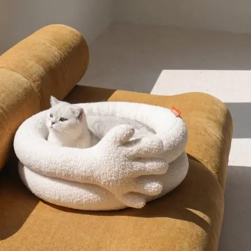 Hugging Hand Cat Bed – Cozy Fleece Round Nest for Cats & Small Pets, Plush Supportive Cushion, Washable Cover, Modern