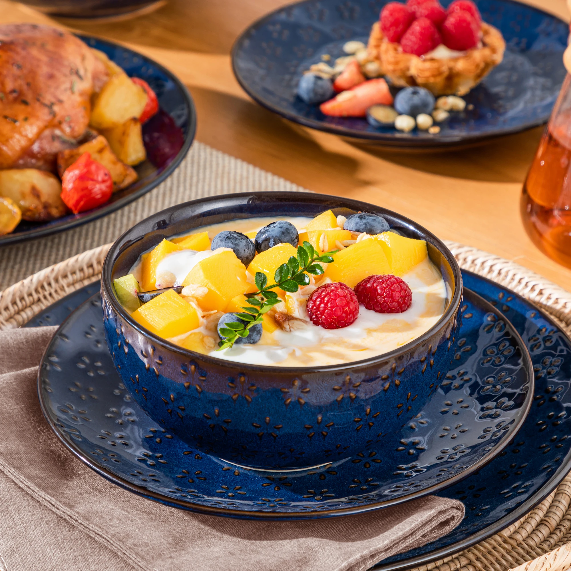 MALACASA LYDIA 16/32 Piece Blue Stoneware Plates Dinner Set Embossment Dinnerware with 6pcs Dinner Plate/Dessert/Soup/Bowl